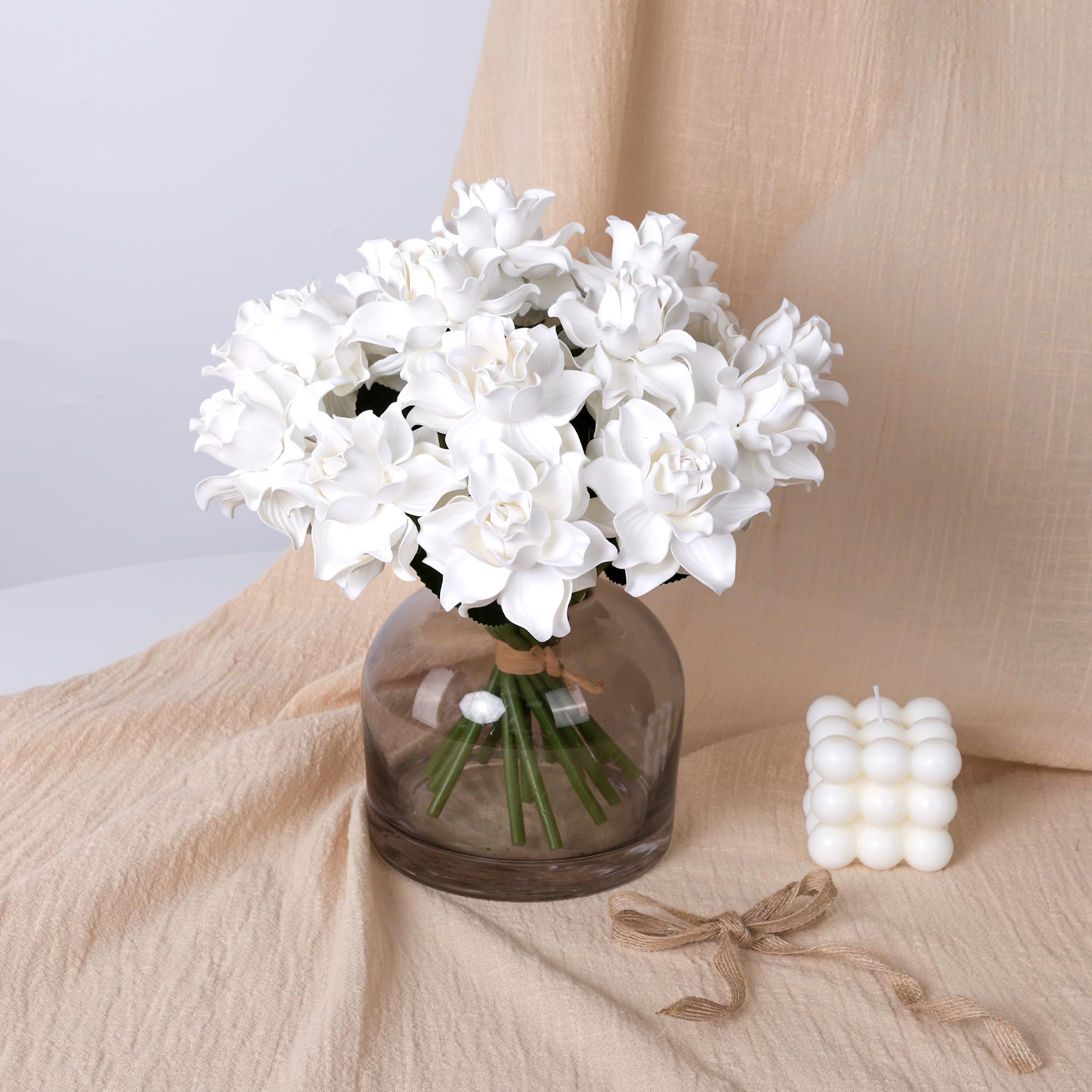 HyeFlora Gardenia stems are waterproof for versatile indoor use