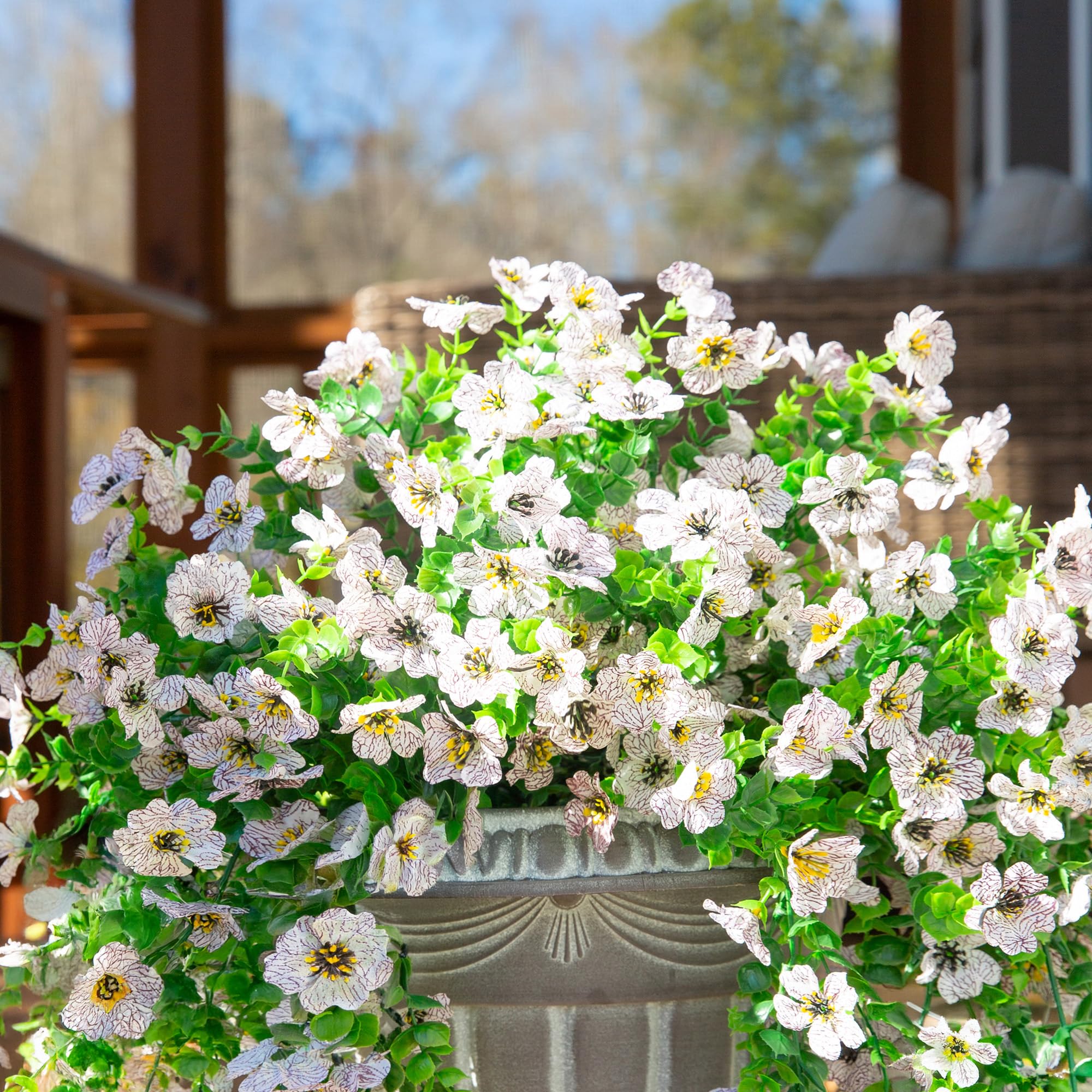 HyeFlora outdoor decor with vivid daisies mimicking real blooms.