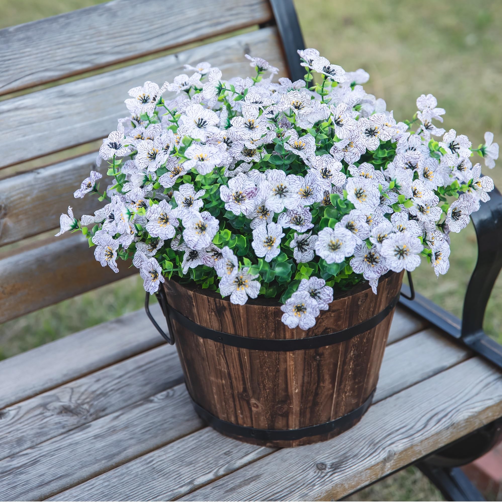 HyeFlora year-round bloom illusion for low-maintenance décor.