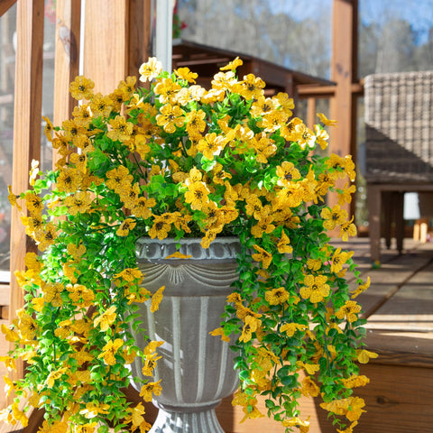 HyeFlora artificial flowers resist UV for outdoor use.