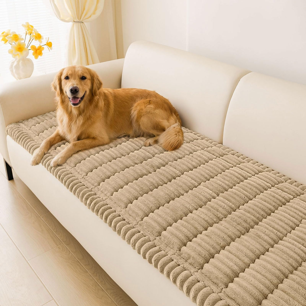 Hyha couch cover with dogs on plush fabric; protects furniture from spills.