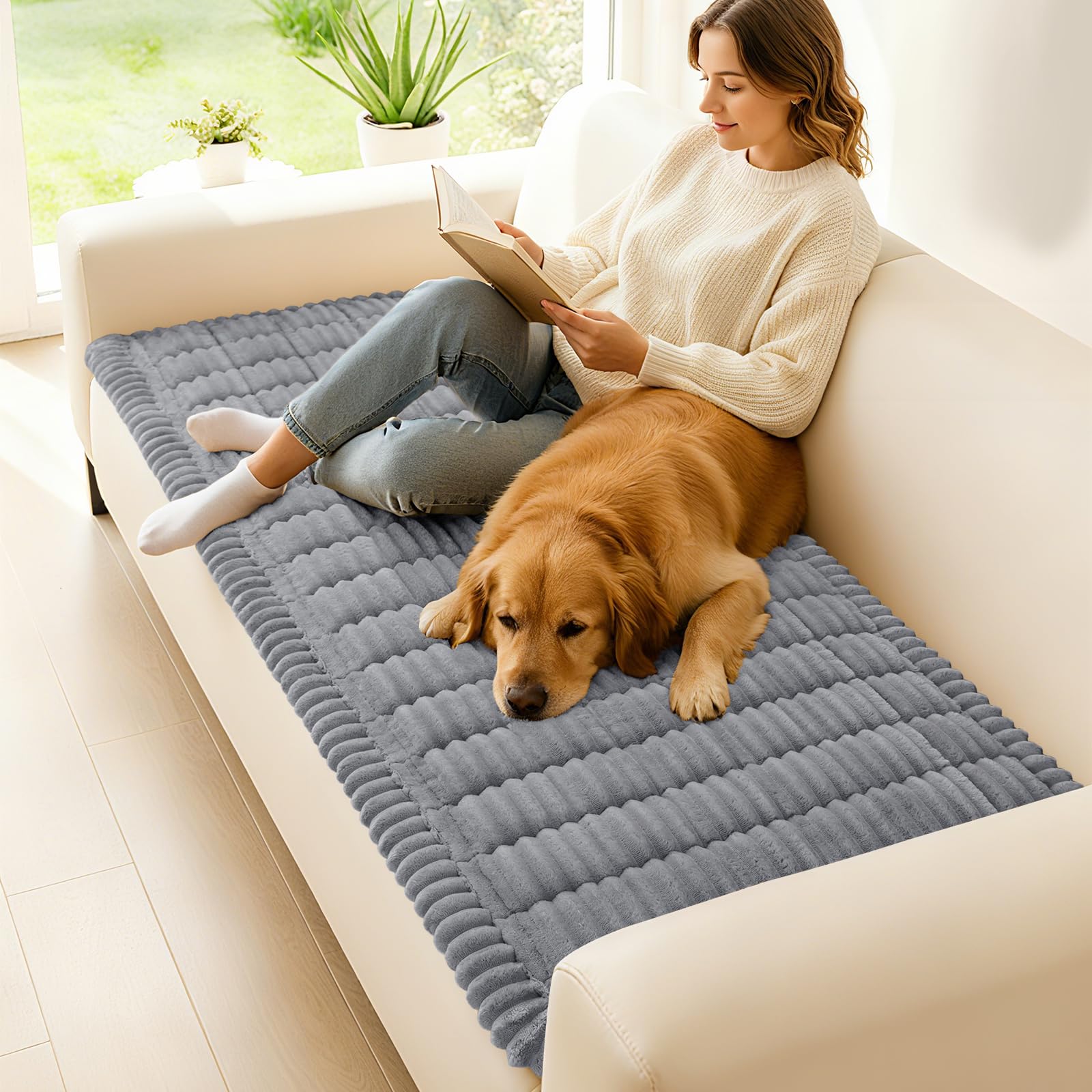 Hyha non-slip bottom keeps the cover in place on sofas for stable seating.