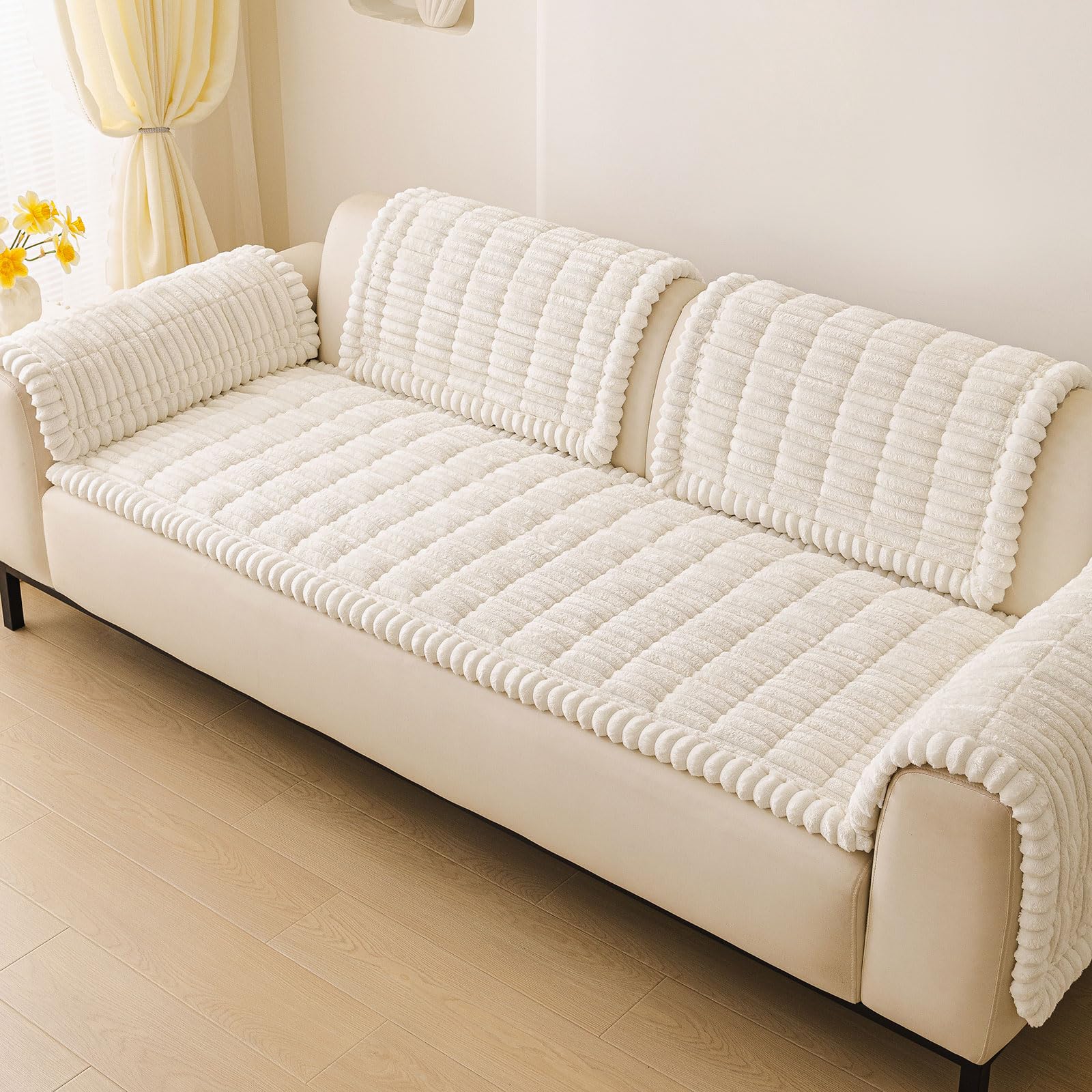 Hyha three-cushion sofa fit for full coverage.