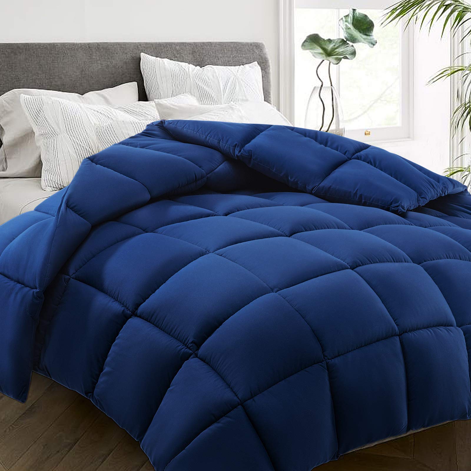 HYLEORY all-season comforter with peach-skin surface for soft, breathable nights.