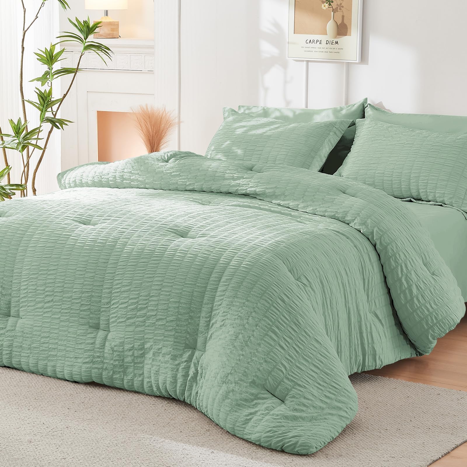 HYMOKEGE all-season warmth from 240 GSM fill supports year-round comfort