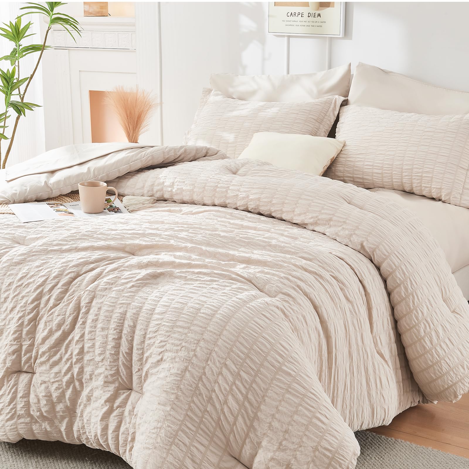 HYMOKEGE beige twin seersucker comforter with wrinkle-resistant texture