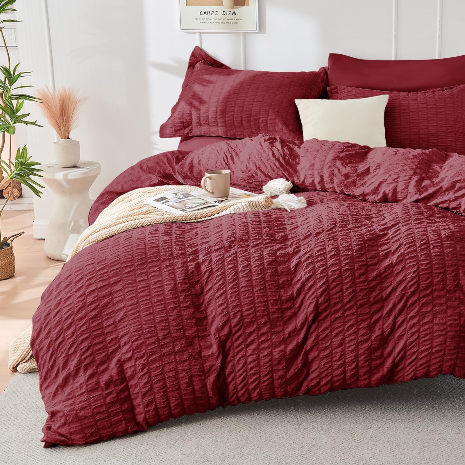 HYMOKEGE Burgundy Queen Comforter closeup highlights wrinkle-resistant seersucker texture