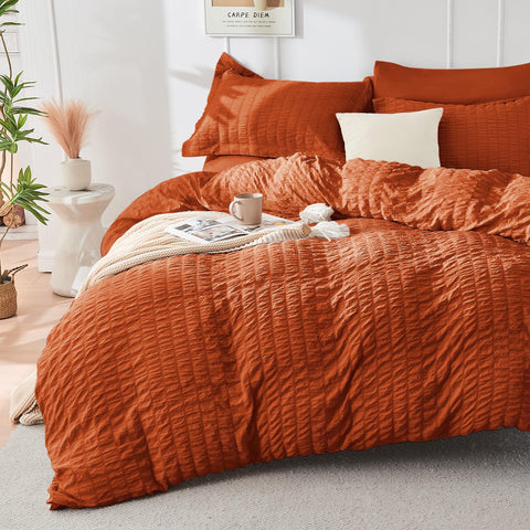 HYMOKEGE Burnt Orange Queen Comforter Seersucker pattern highlighted for wrinkle-resistant style