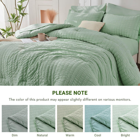 HYMOKEGE comforter packaging in a vacuum bag for compact storage