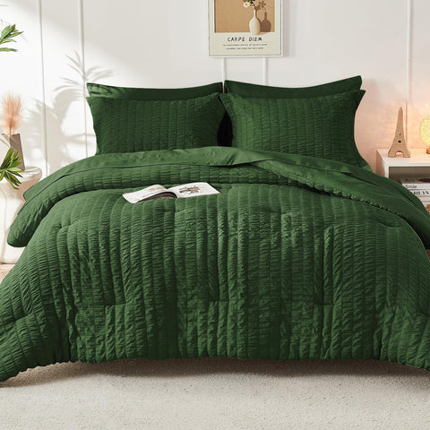 HYMOKEGE easy-care bedding that is machine washable on cold.