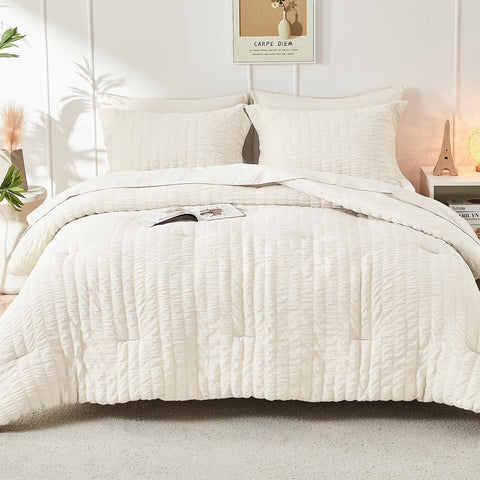 HYMOKEGE Ivory bedding set ships in a vacuum bag for simple loft restoration after unboxing.