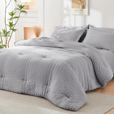HYMOKEGE machine-washable bedding offers effortless care and quick refresh.