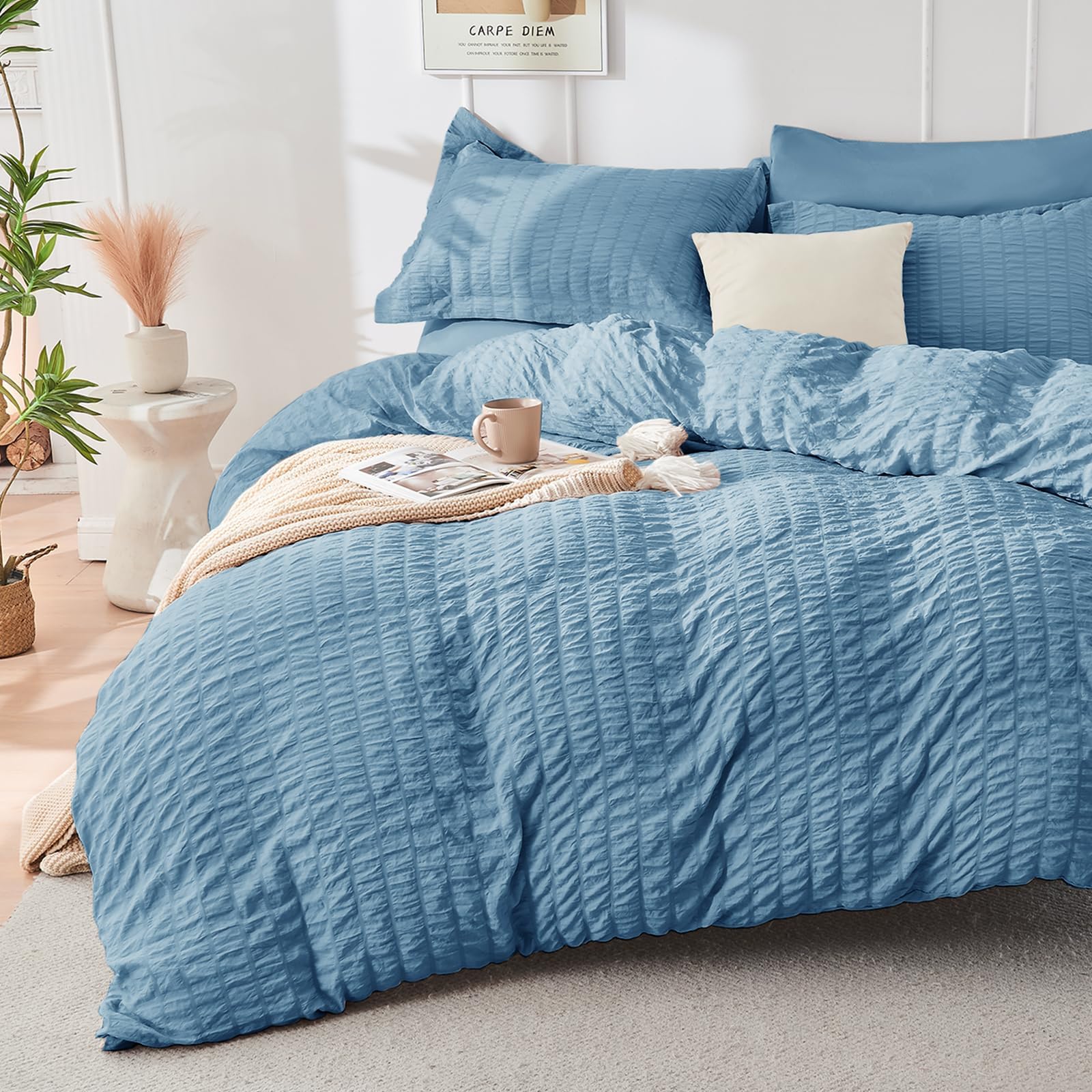 HYMOKEGE Mineral Blue seersucker texture highlighting elegant pattern and wrinkle resistance