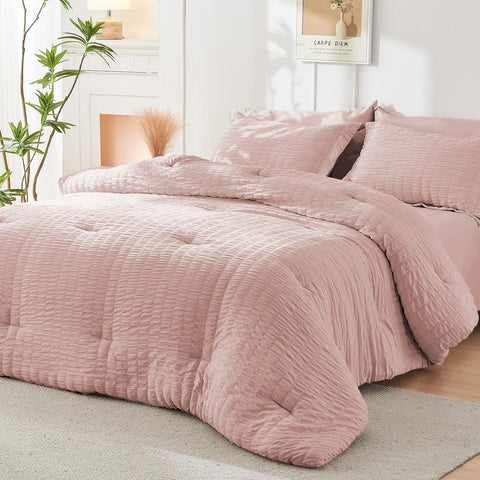 HYMOKEGE Rose Gold Queen bedroom ambience with luxurious feel