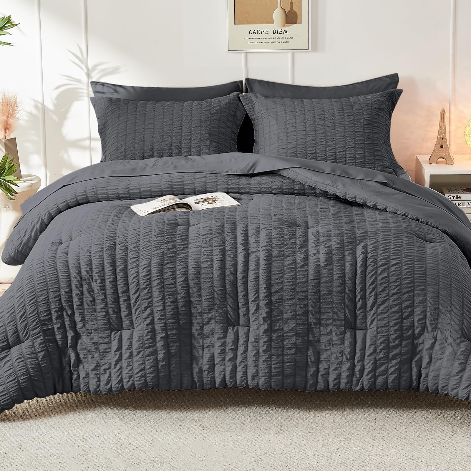 HYMOKEGE Luxe bedding ensemble promotes comfortable sleeping atmosphere
