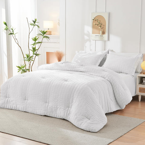 HYMOKEGE bed set on bed demonstrates easy loft restoration after washing