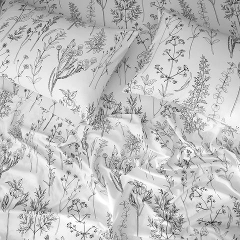 HYPREST fitted sheet with 18-inch depth resisting movement during sleep.