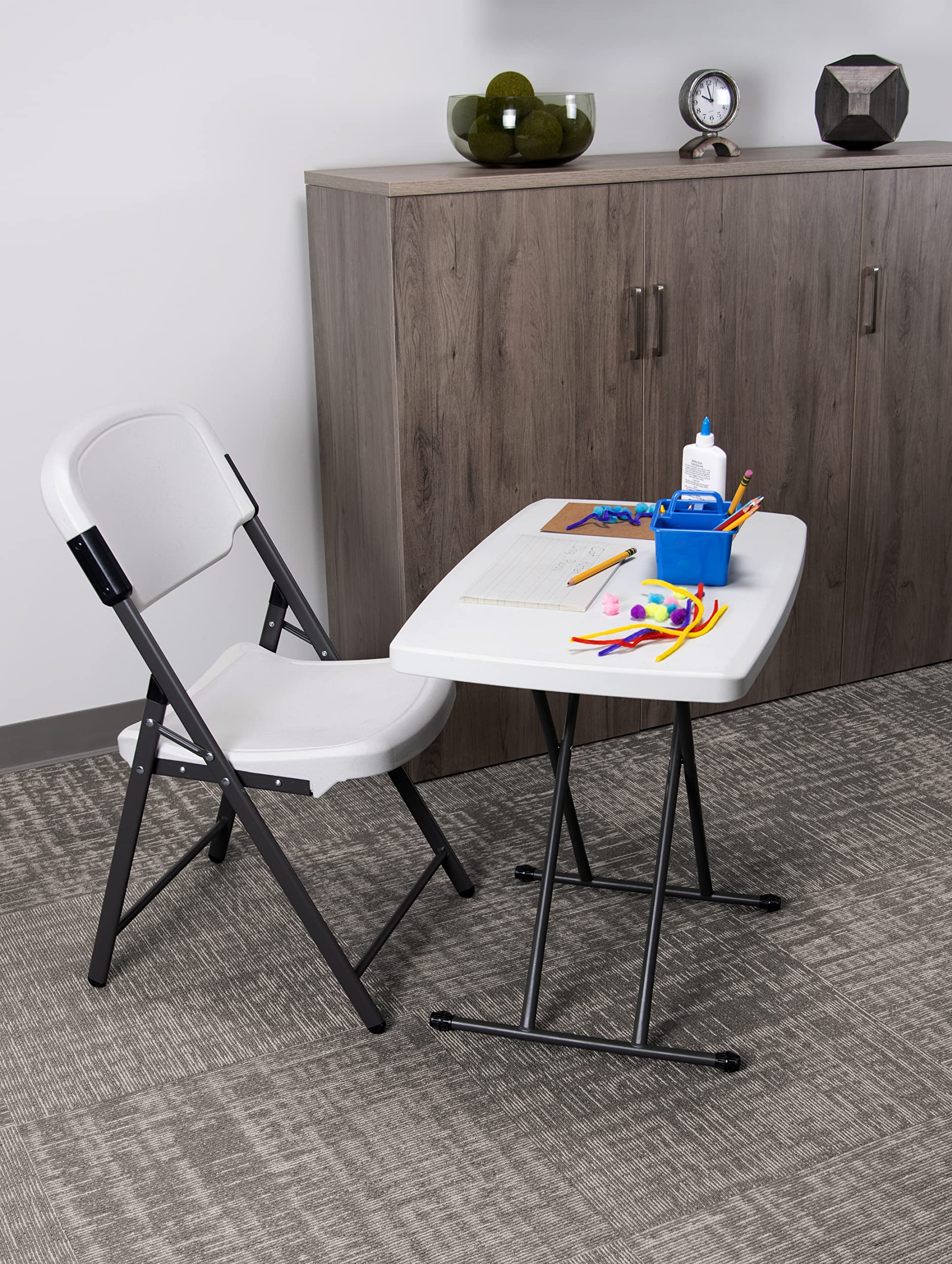 Iceberg platinum surface provides a sleek durable workspace.