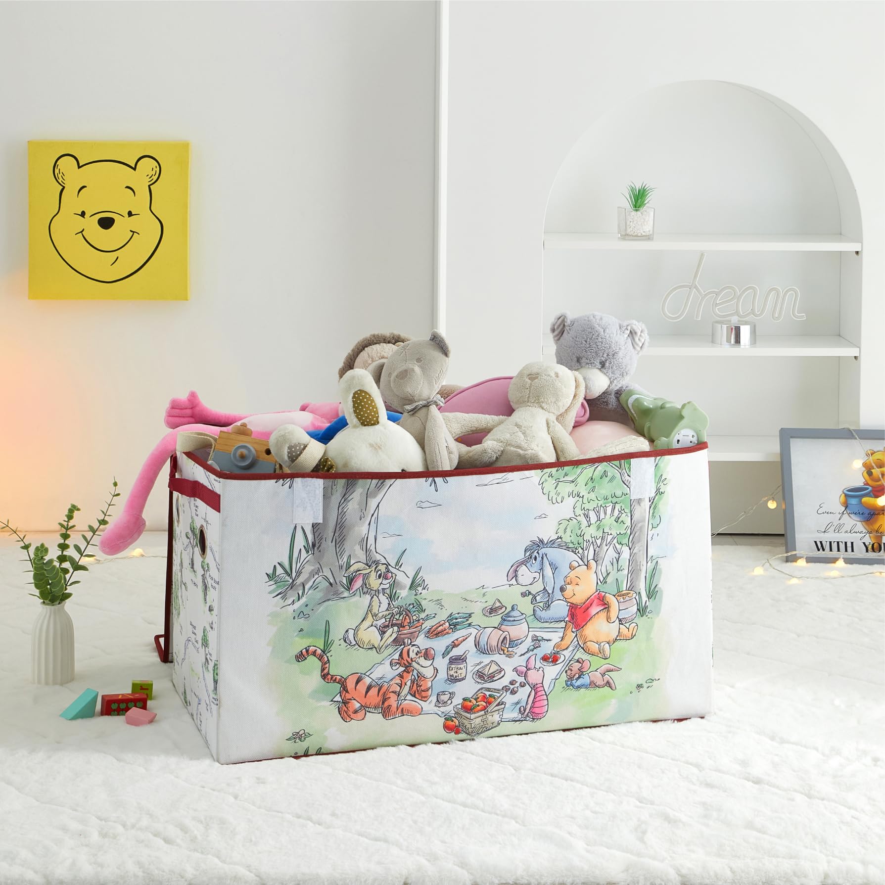 Idea Nuova Winnie the Pooh trunk close-up of soft non-woven material