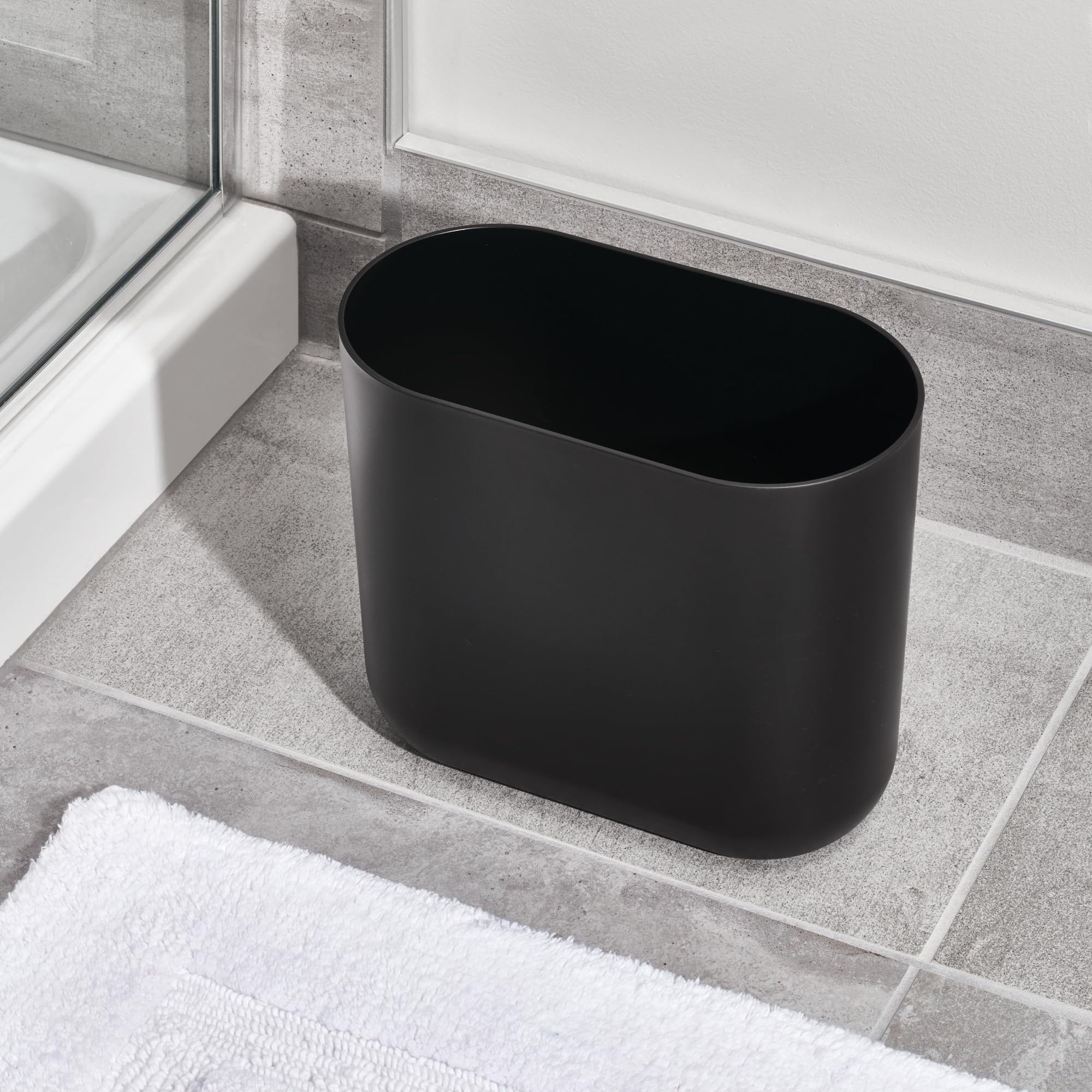 iDesign 7-liter capacity suits daily light waste needs.