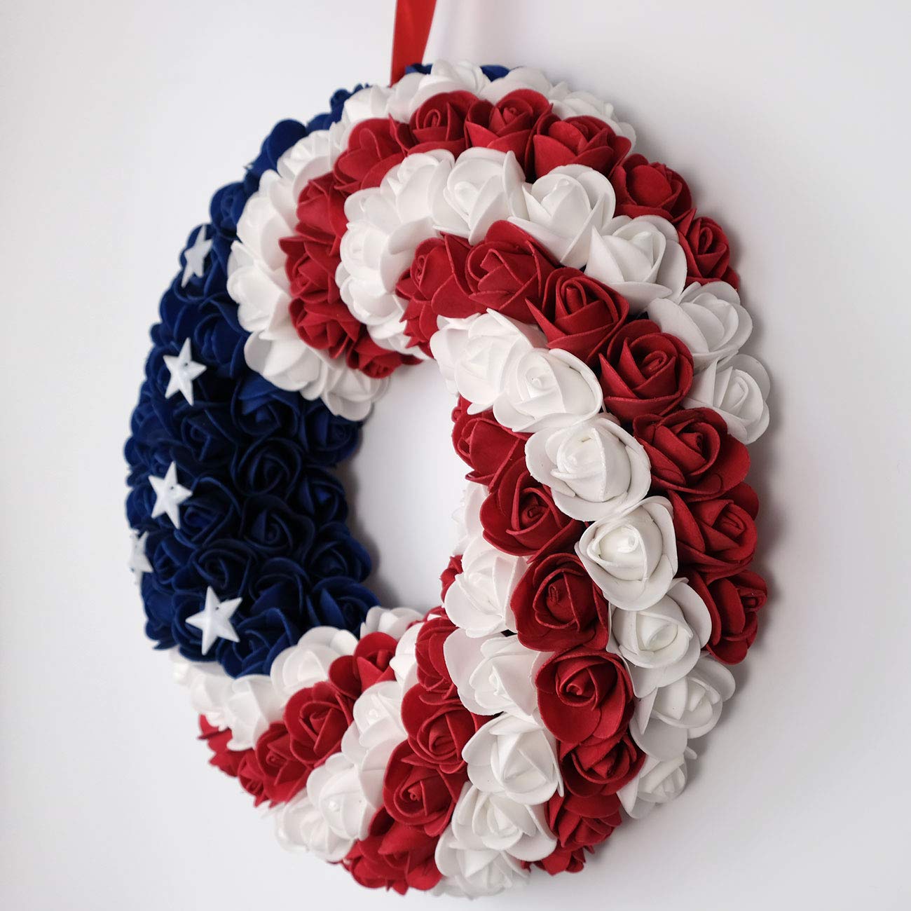 Idyllic Independence Day wreath with bright red, white, and blue accents.
