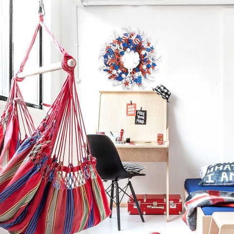 Idyllic door decor that elevates holiday ambiance with sparkling glitter accents.