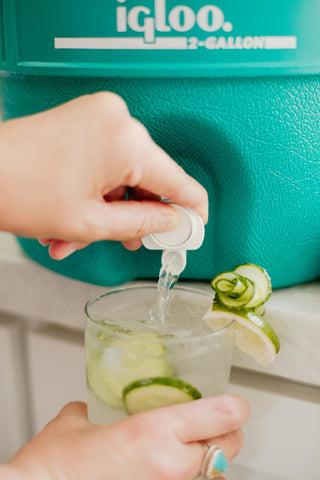 Igloo Jade pressure-fit lid for easy filling and thorough cleaning
