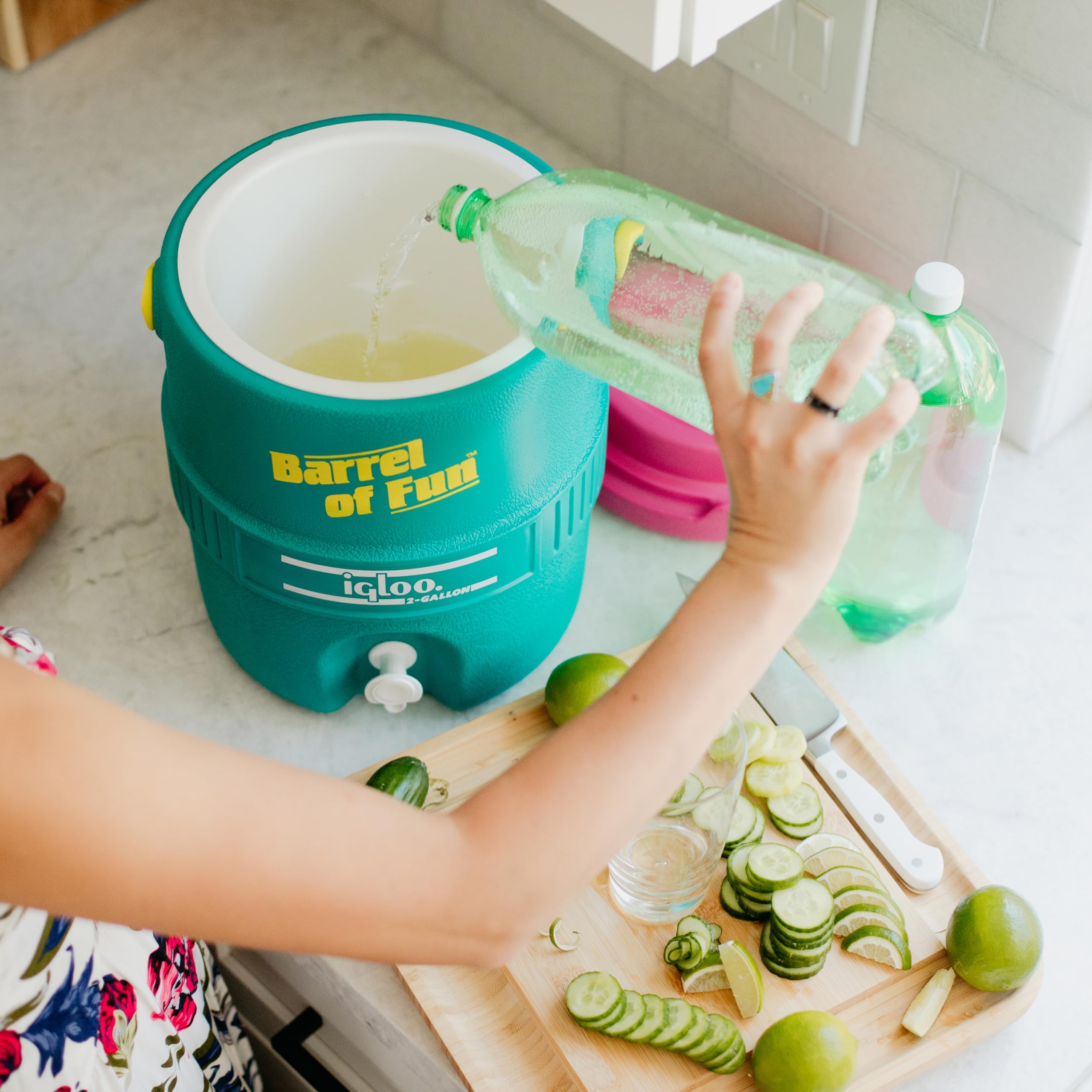 Igloo ThermeCool insulation keeps beverages cold for picnics and parties.