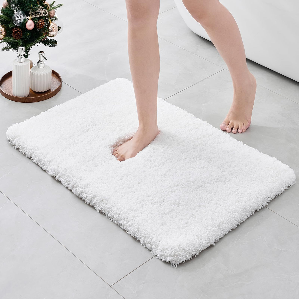 ILANGO white bath rug 36x24 front view highlights plush softness