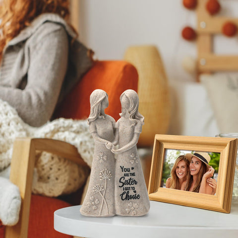 INLOMEM sister figurine full-length view captures a warm sister-bond moment.