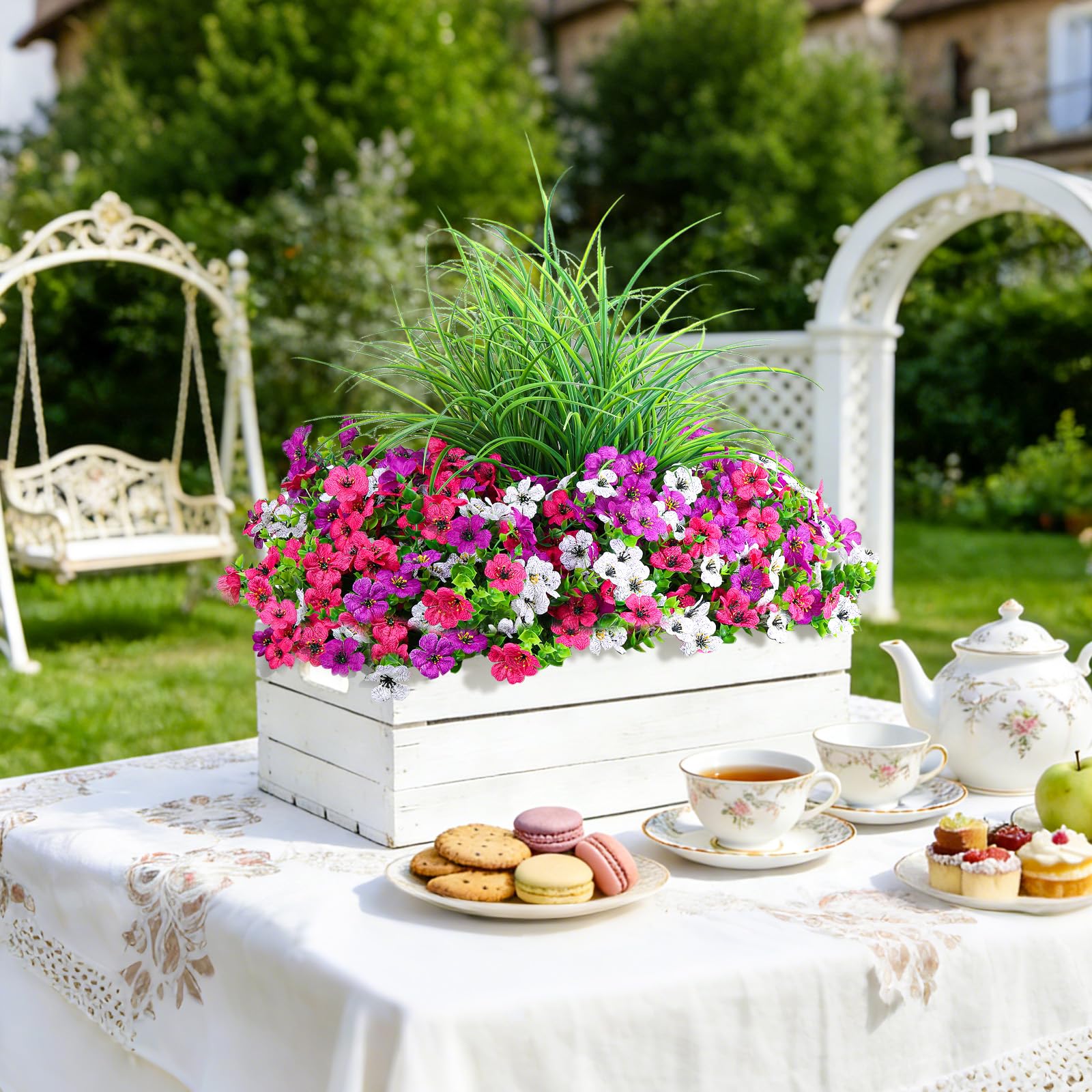 INQCMY hanging basket display with outdoor artificial daisies and greenery