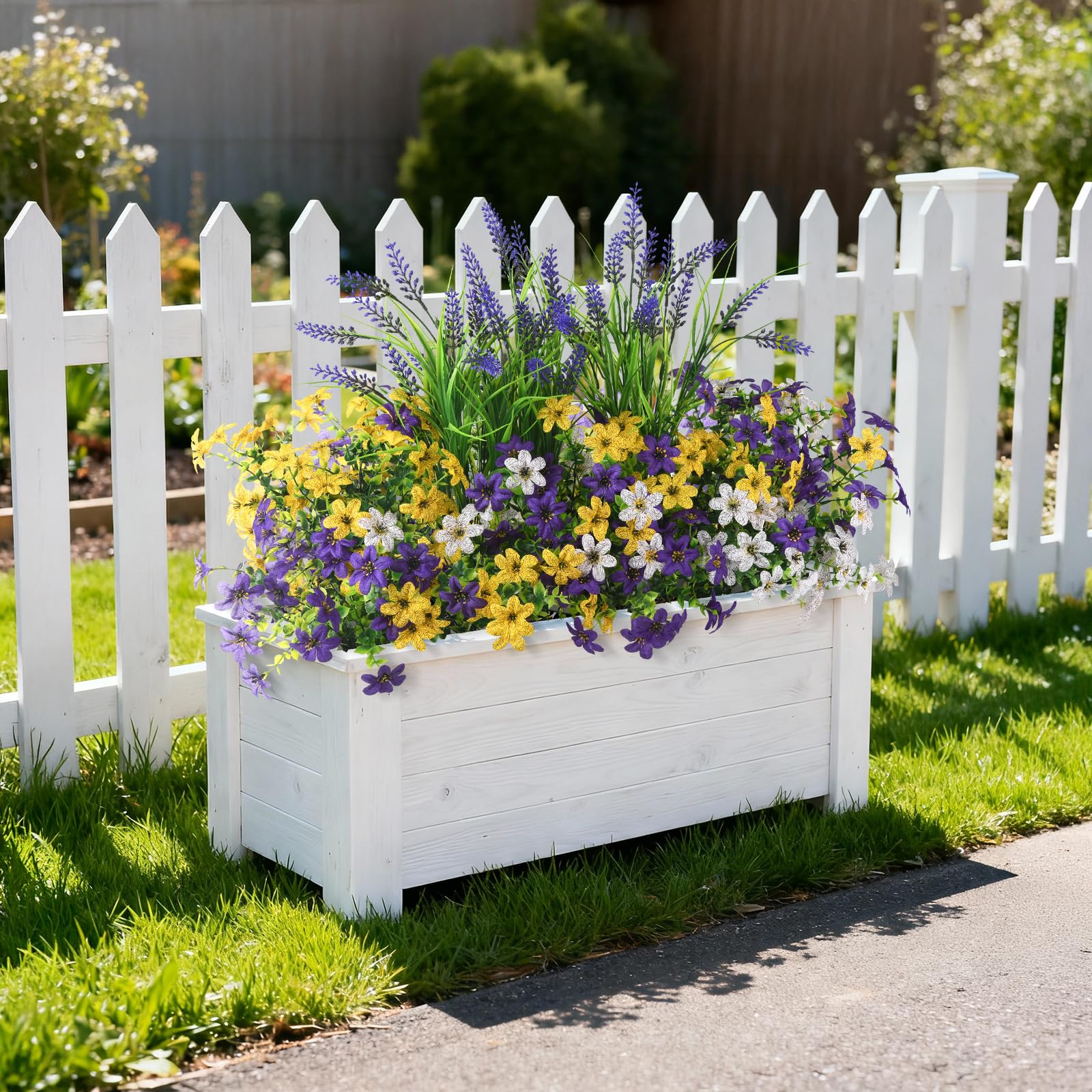 INQCMY daisies and lavender brighten porch or patio spaces.