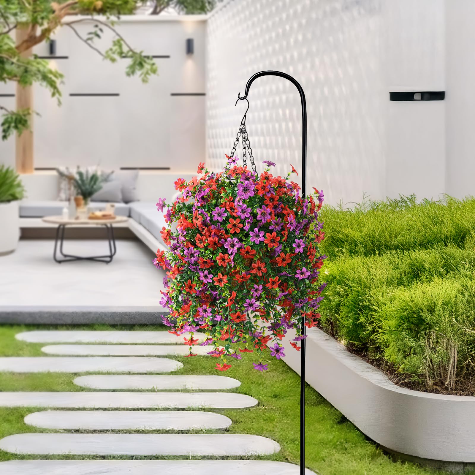INQCMY coir basket with metal chains provides sturdy, weather-ready support.