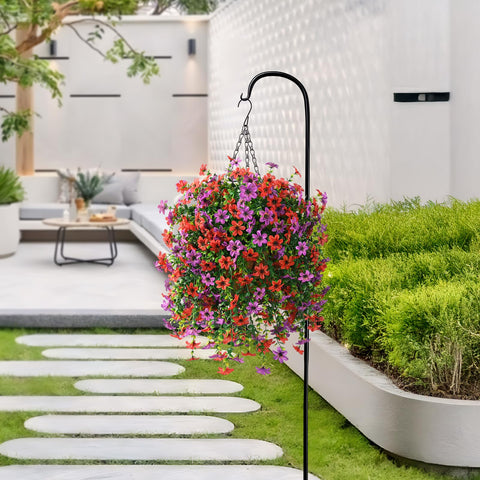 INQCMY coir basket with metal chains provides sturdy, weather-ready support.