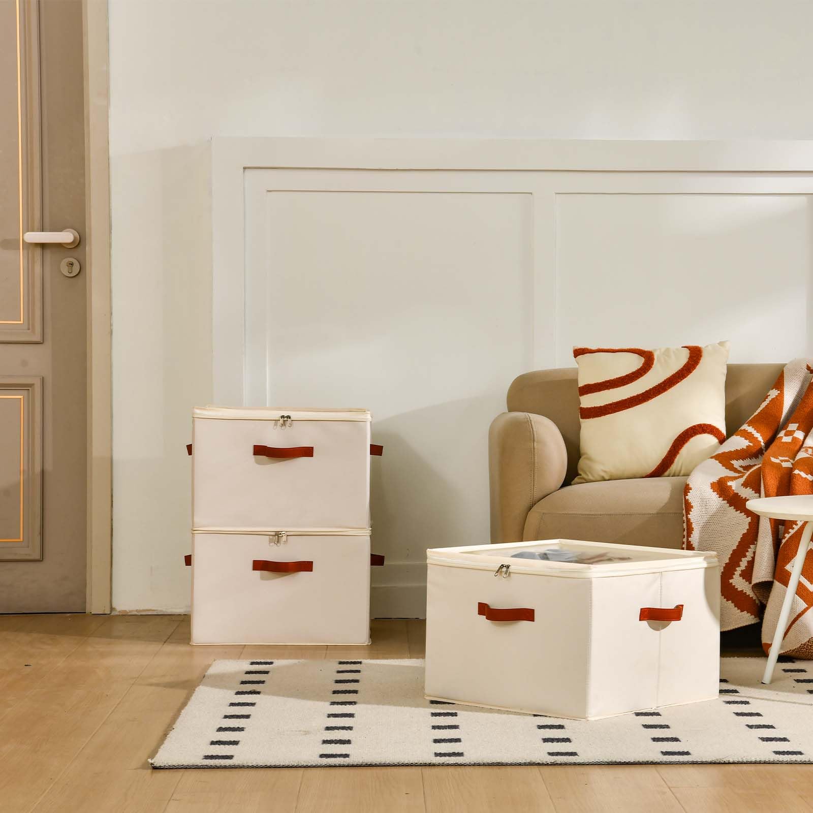 INSTY sturdy side handles enable easy movement.