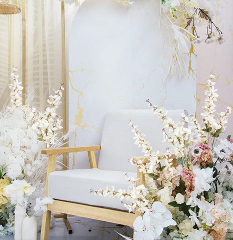INSUNSIX wedding centerpiece with white delphinium blossoms creates a refined focal point