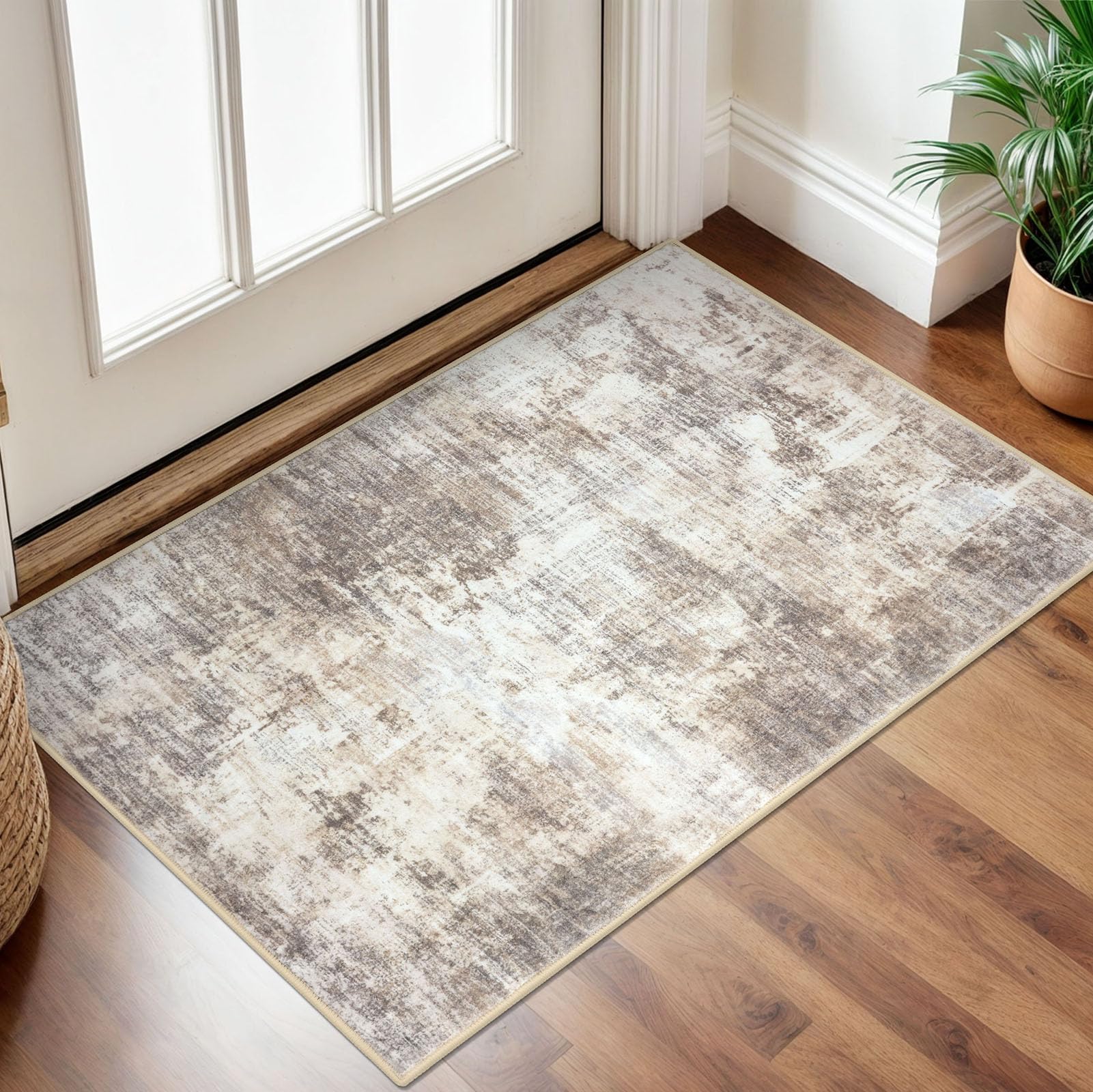 IOHOUZE small abstract area rug with bold pattern enhances entryway aesthetics and easy cleaning.