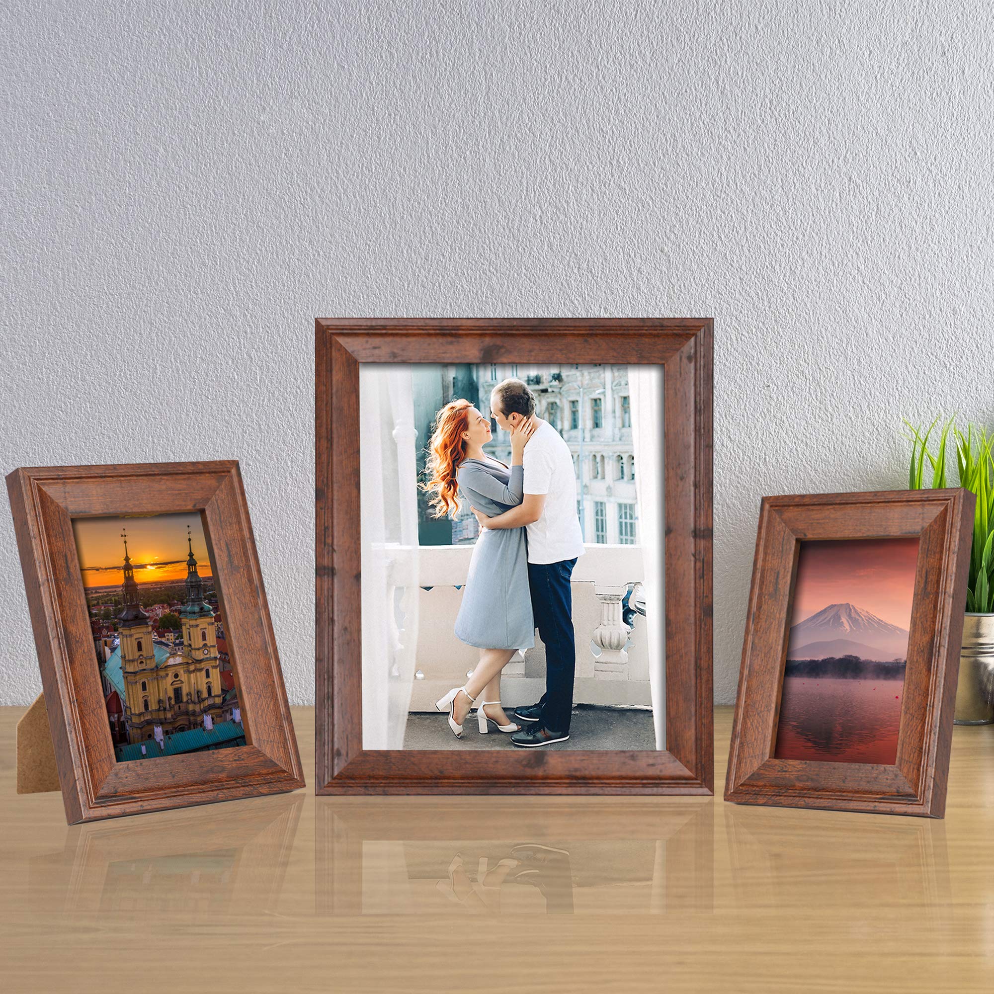 iRahmen back-swivel-tabs provide secure photo placement in frames
