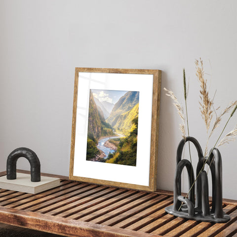 iRahmen durable MDF build with Plexiglas protects photos from dust.