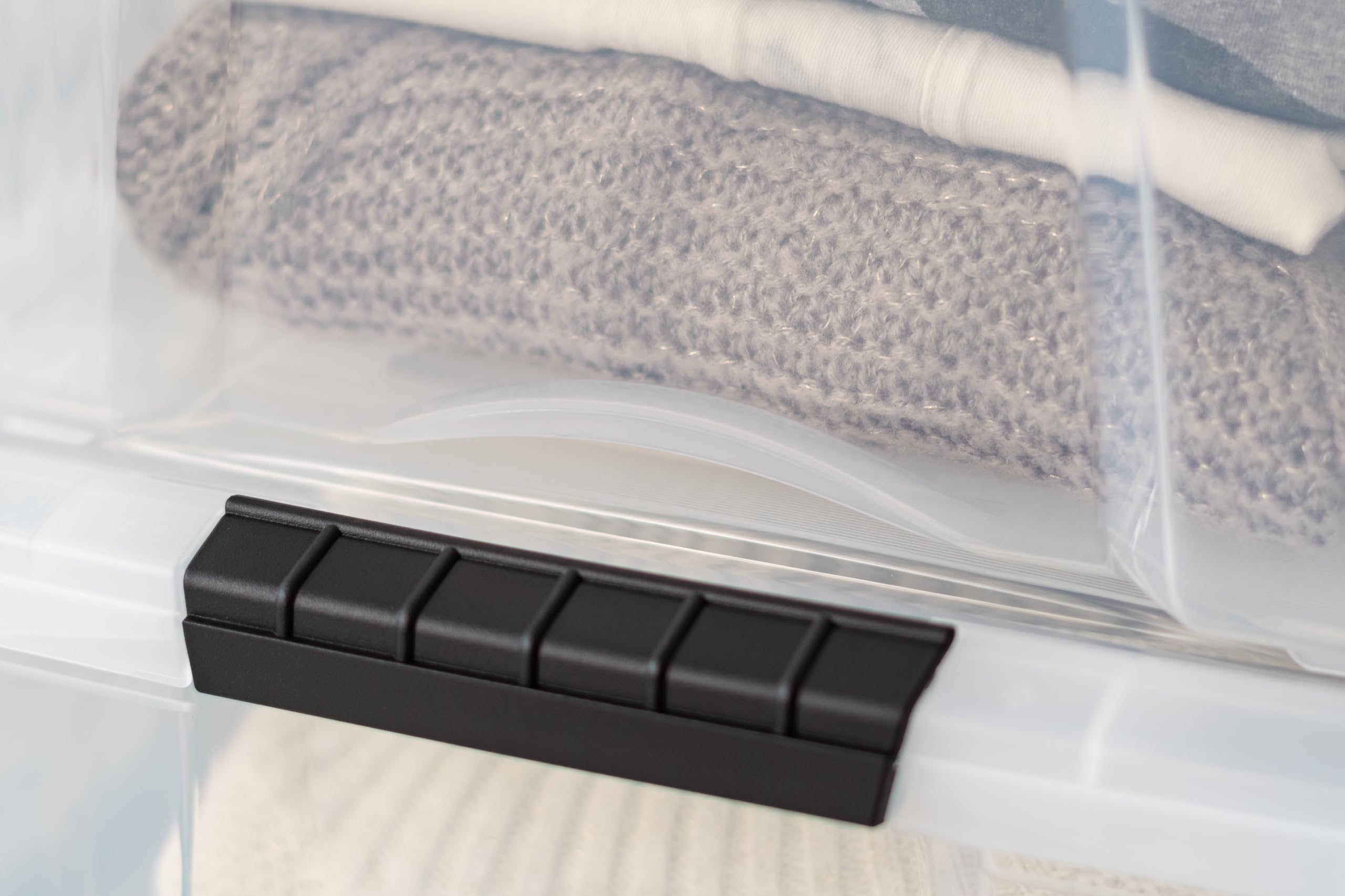 IRIS USA BPA-free durable plastic for long lasting storage.