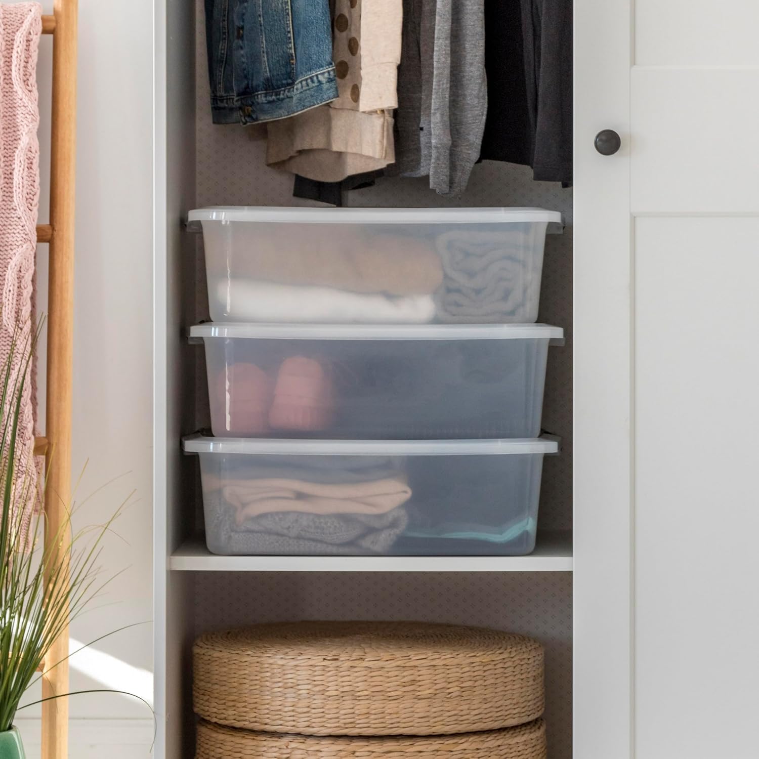 IRIS USA durable plastic under-bed bin suitable for daily organization