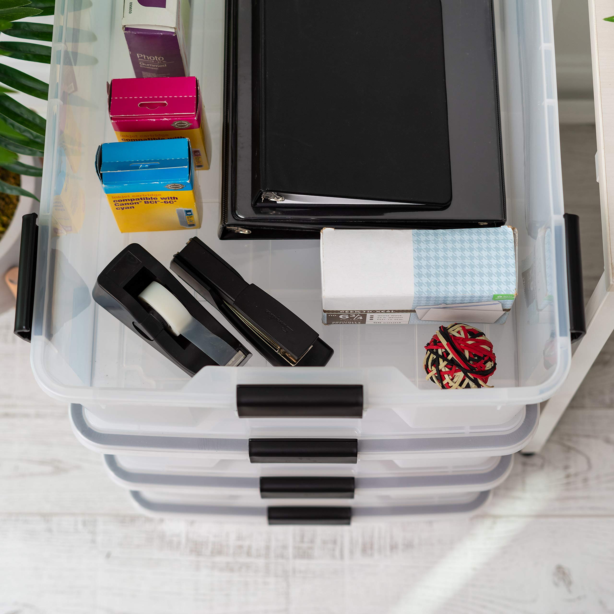 IRIS WeatherPro BPA-free material for safe everyday storage.