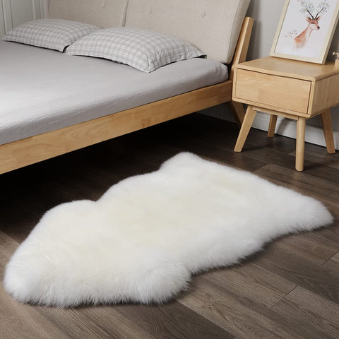 IRIWOOL Australian sheepskin close-up in creamy white highlights natural texture and breathable comfort.