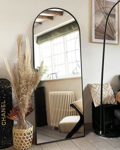 ITSRG aluminum-frame mirror with a modern look