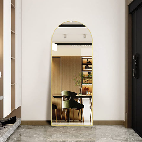 ITSRG full-length tilt mirror highlights your full body in natural light.