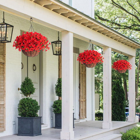 Ivydale basket with chain ready for easy outdoor installation.