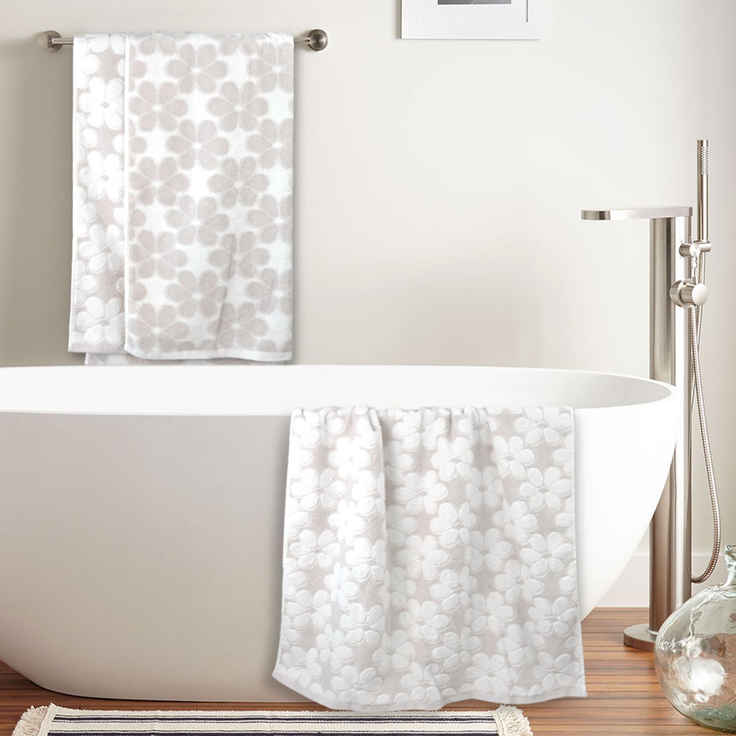 Jacquotha towels light beige color with reinforced seams for durability