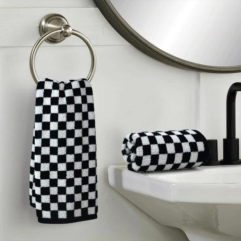 Jacquotha fade-resistant dyes keep checkered pattern vibrant through frequent washing.