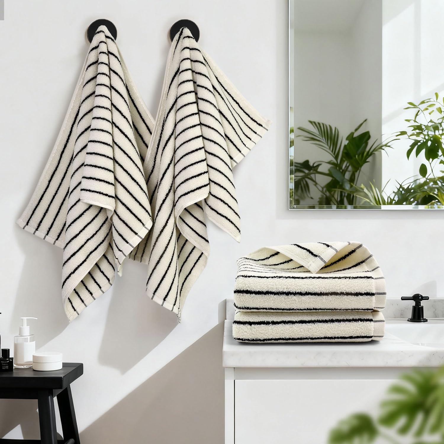 Jacquotha fast-drying weave keeps towels ready for reuse.