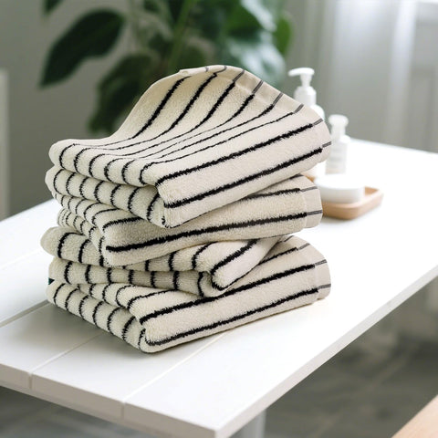 Jacquotha soft, quick-drying cotton texture for gentle drying.